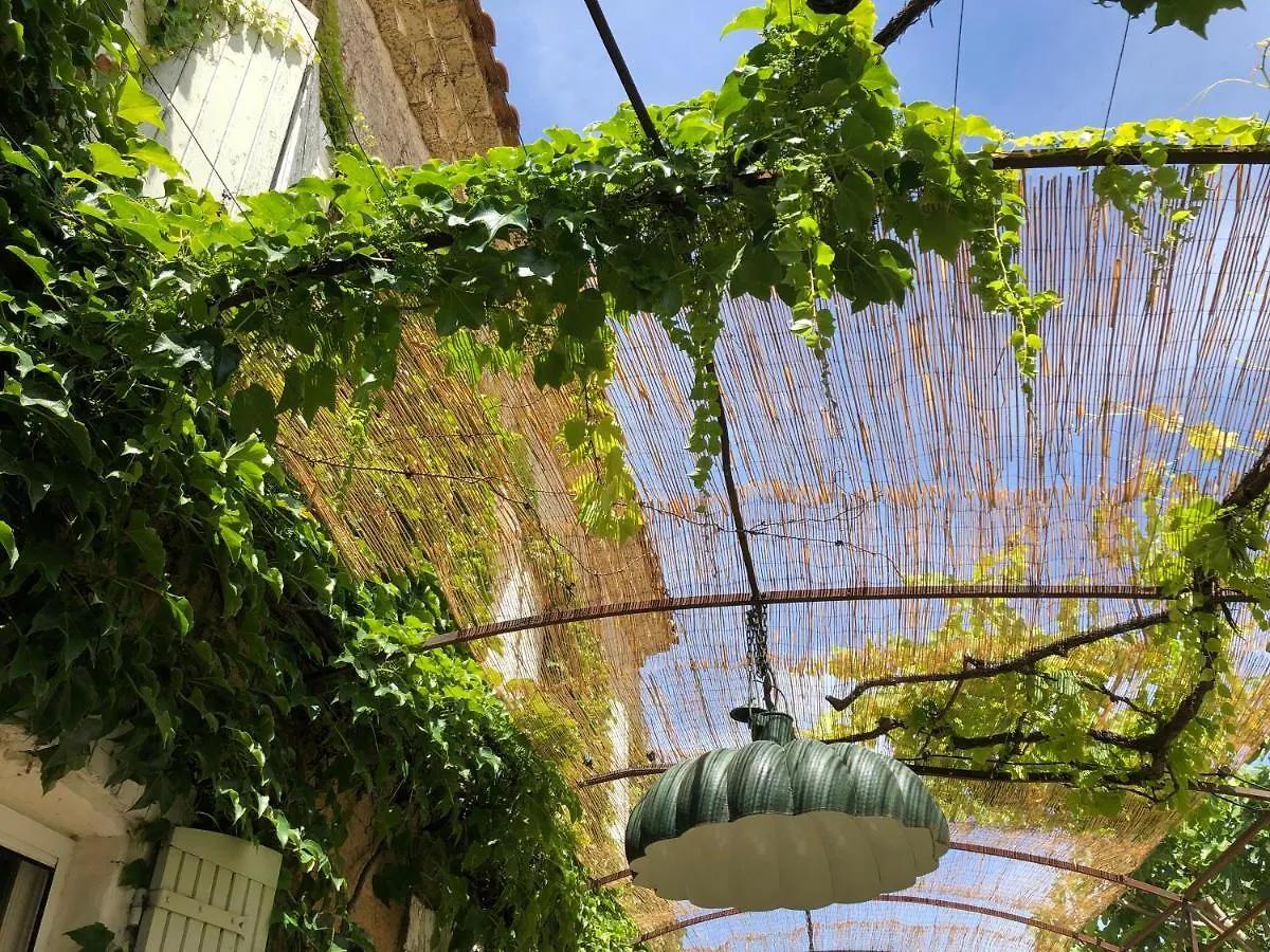 La Belle Etoile Chambres Roaix Bed & Breakfast